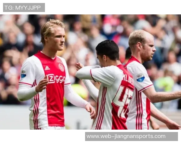 阿贾克斯荷甲表现强劲却在欧冠遭遇惨败排名倒数第二