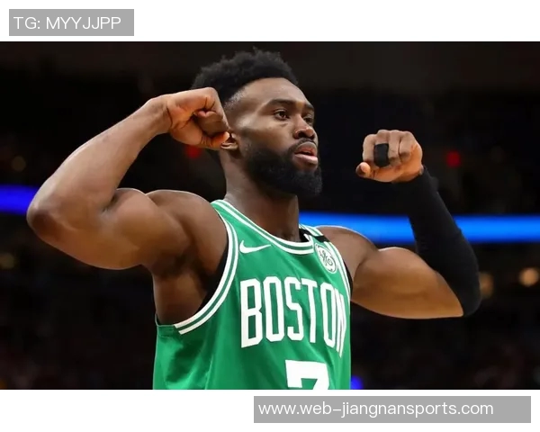 杰伦布朗从得分手到球队领袖的成长之路与团队协作的挑战 杰伦布朗从得分手到球队领袖的成长之路与团队协作的挑战